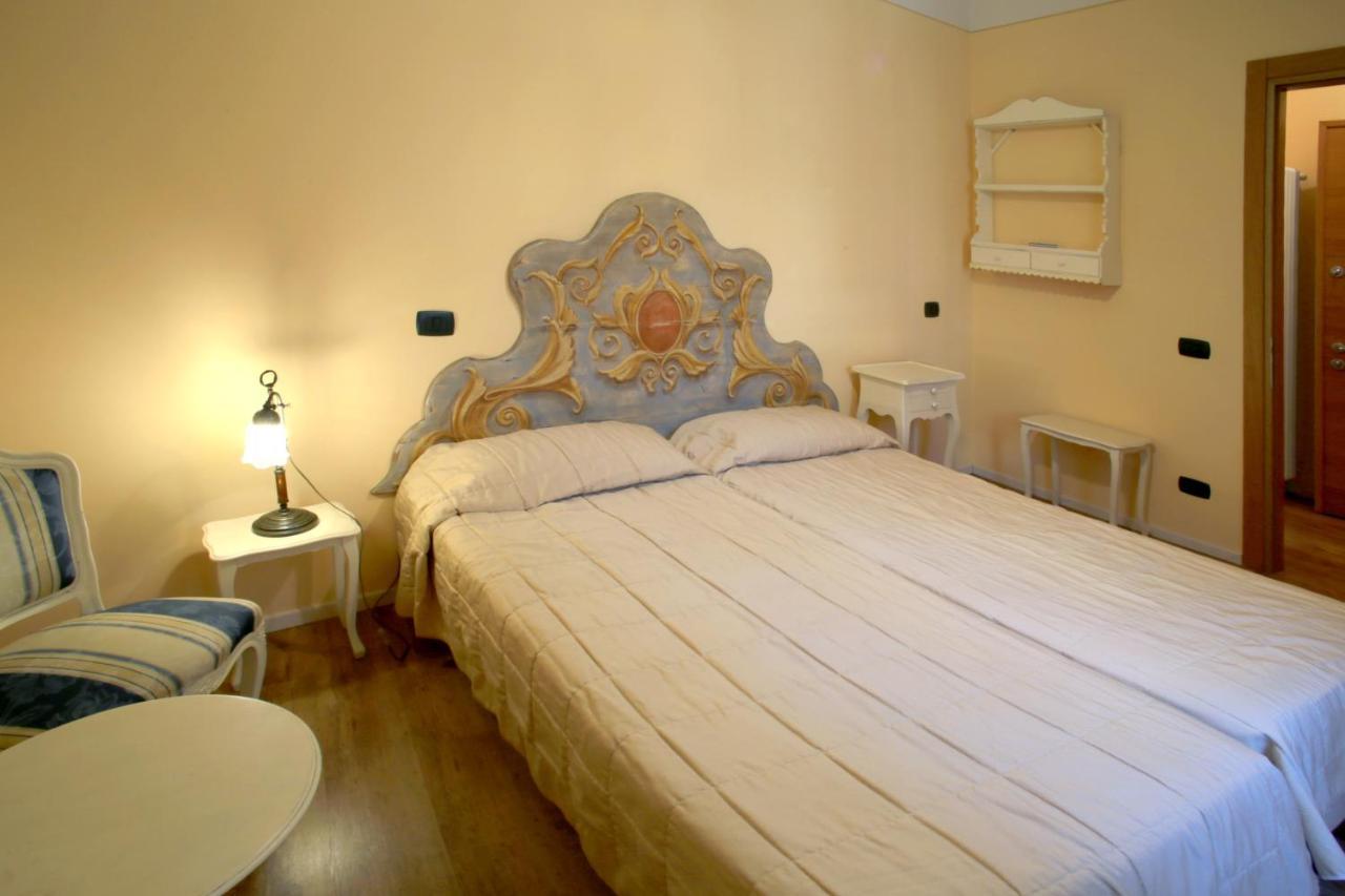 Appartamenti Piazza Umberto I Torri Del Benaco Exterior foto