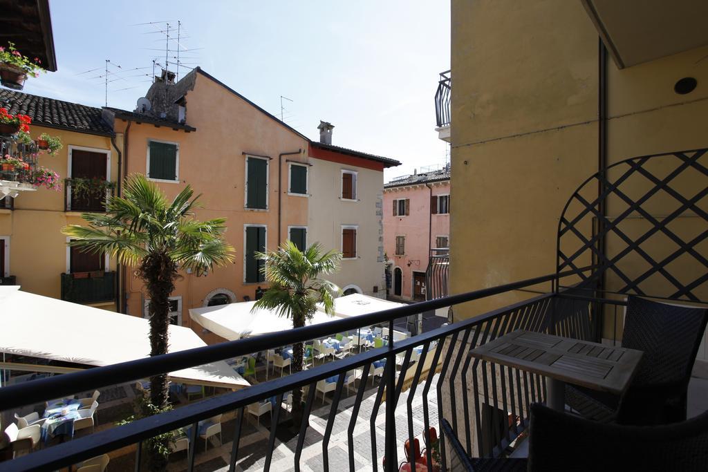 Appartamenti Piazza Umberto I Torri Del Benaco Cameră foto
