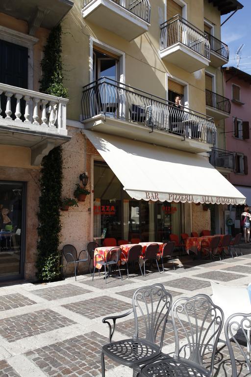 Appartamenti Piazza Umberto I Torri Del Benaco Cameră foto