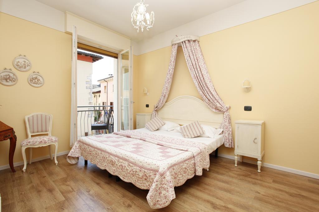 Appartamenti Piazza Umberto I Torri Del Benaco Cameră foto