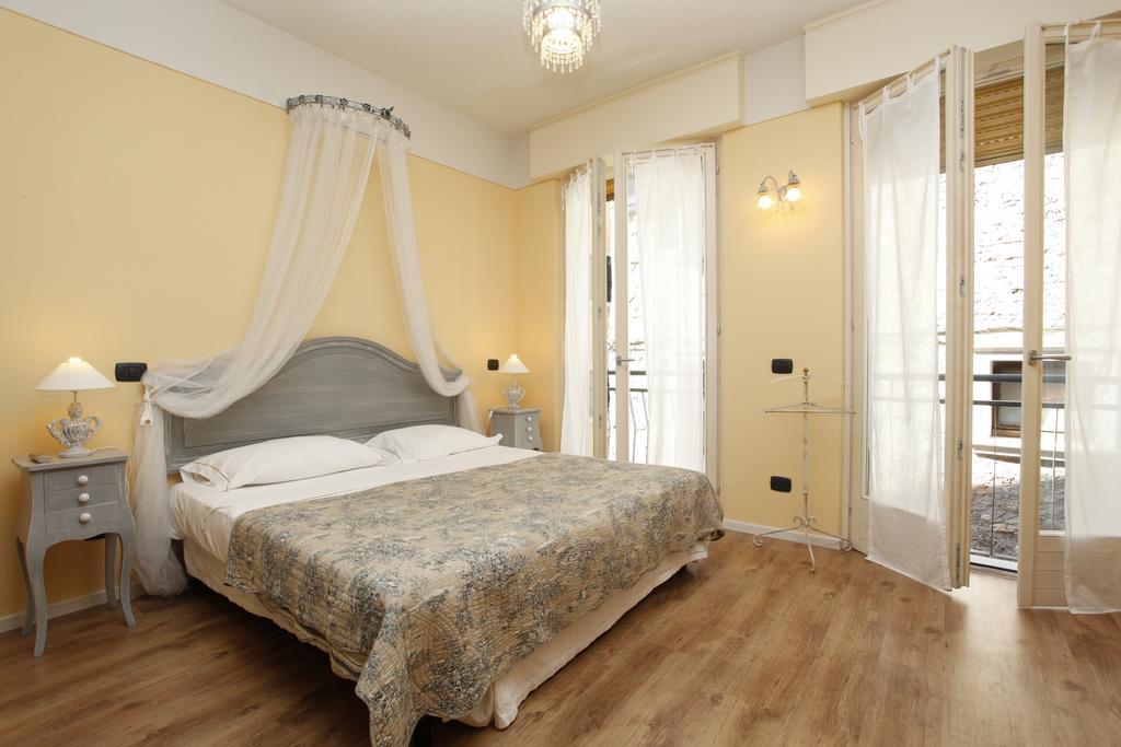 Appartamenti Piazza Umberto I Torri Del Benaco Cameră foto